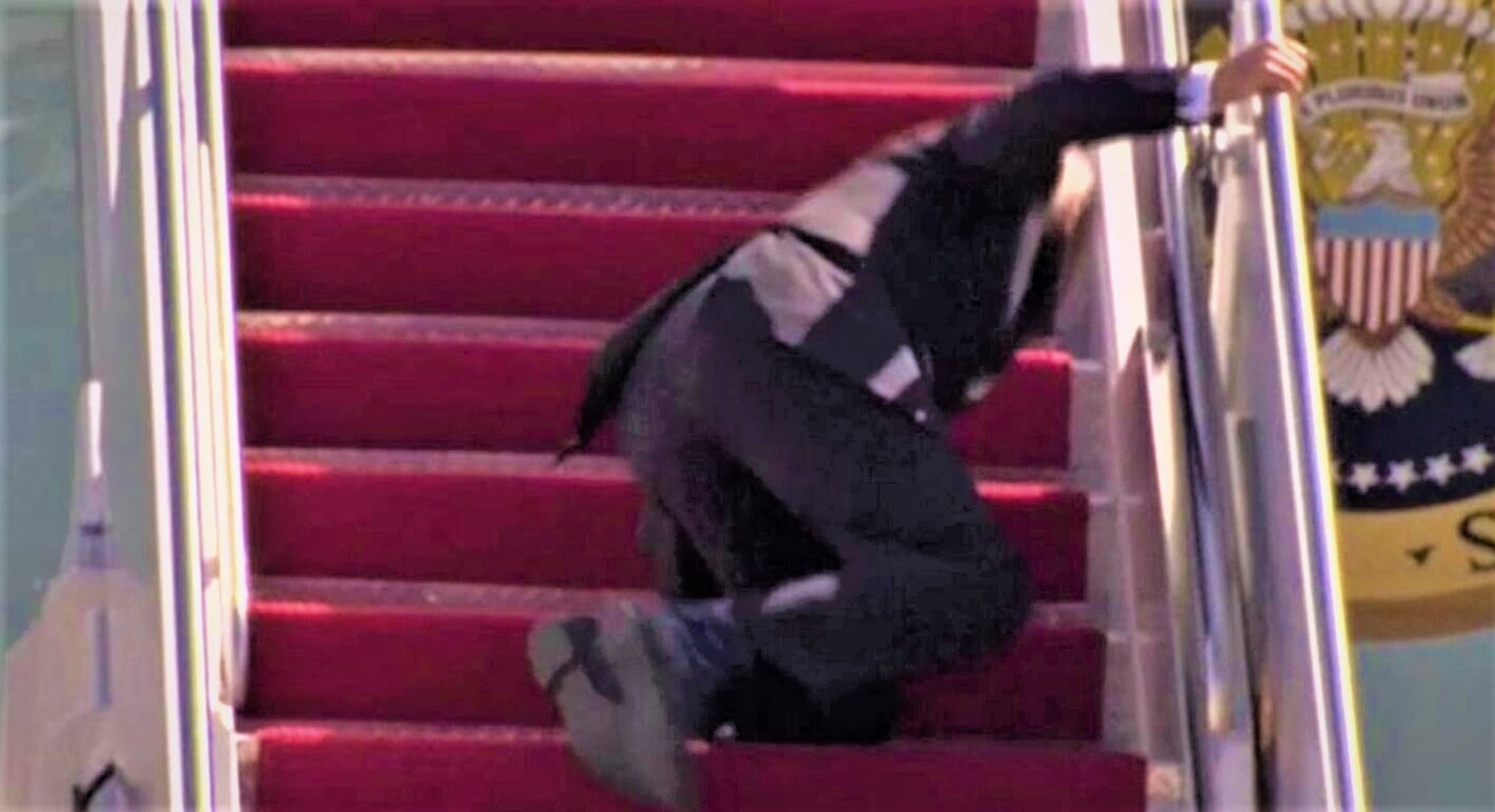 जहाजबाट लडे बाइडेन image