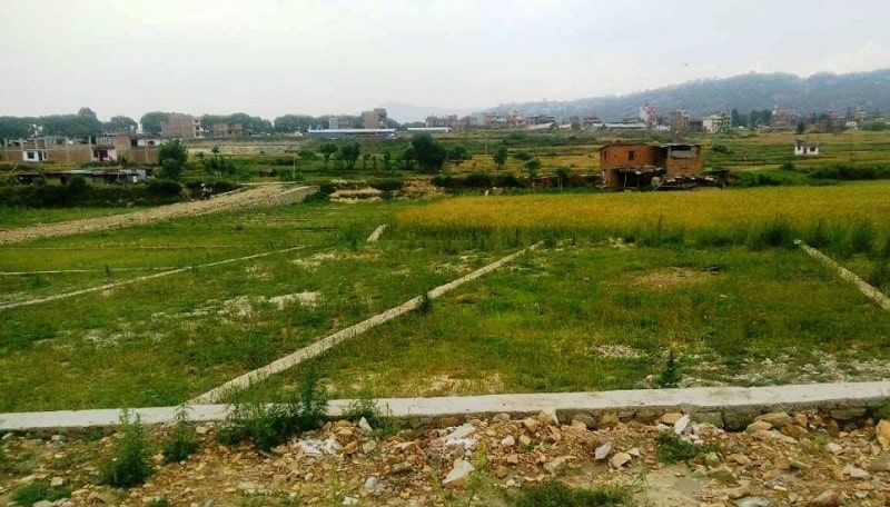 मान्छे बेल्जियममा, जग्गा अर्कैका नाममा