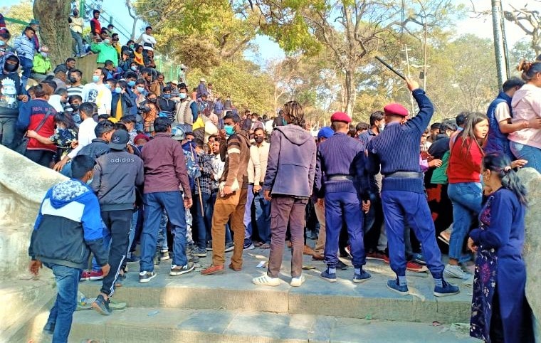 कारोनालाई नै चक्मा दिनेगरी थामिनसक्नु पशुपतिको घुइँचो image