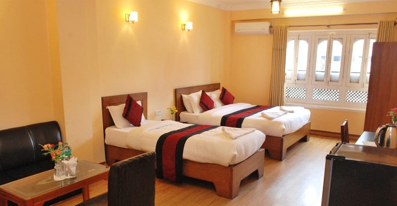 धमाधम होटल बुकिङ रद्द