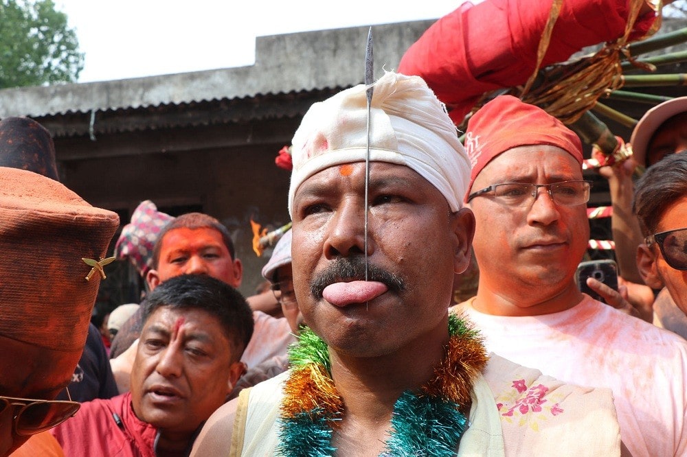 बोडेमा जात्रा नरोकिने, आठौँ पटक बुद्धकृष्णले जिब्रो छेड्ने