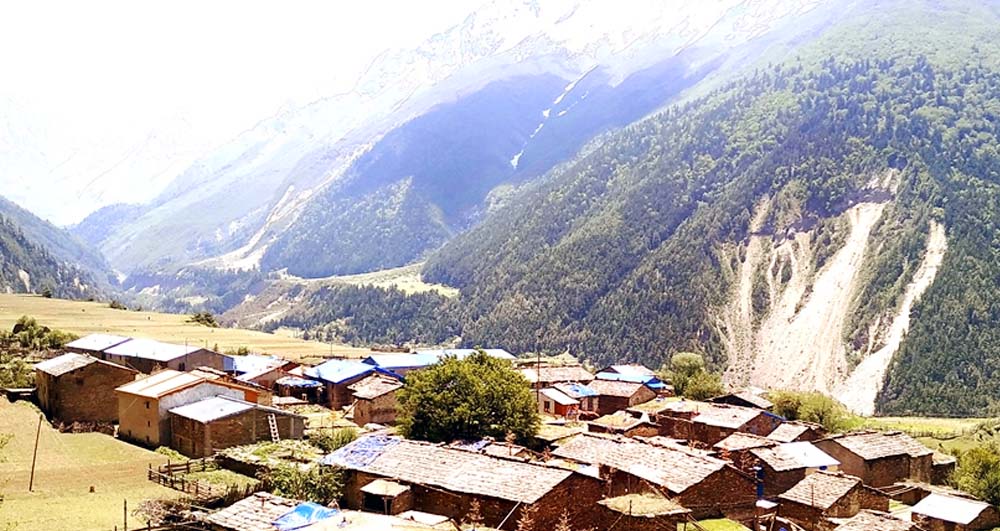 सीमा क्षेत्र छाङ्ग्रु गाउँका एक्ला चौकीदार image