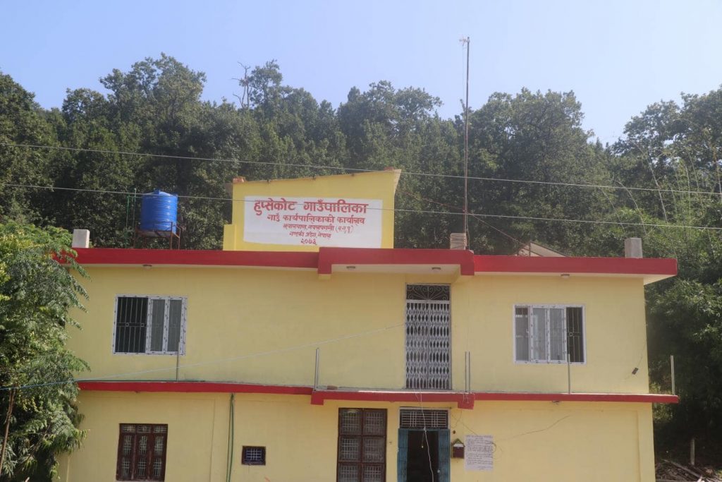 कोरोना देखिएपछि गाउँपालिका बन्द