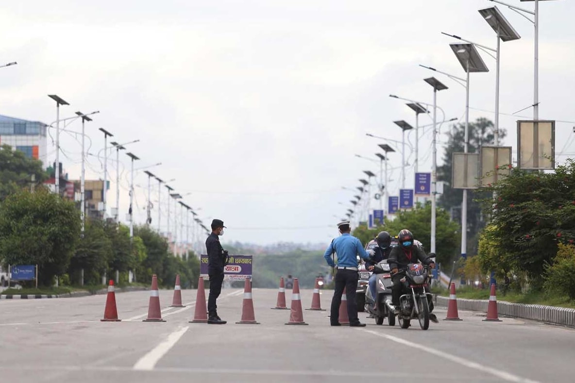 उपत्यकामा निषेधाज्ञा : नटेरे ठाउँको ठाउँ कारबाही image
