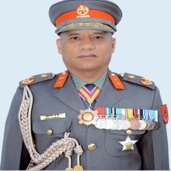 सशस्त्रमा दुबै एआईजीको पदावधि एक वर्ष थपियो, कसलाई घाटा, कसलाई फाइदा image