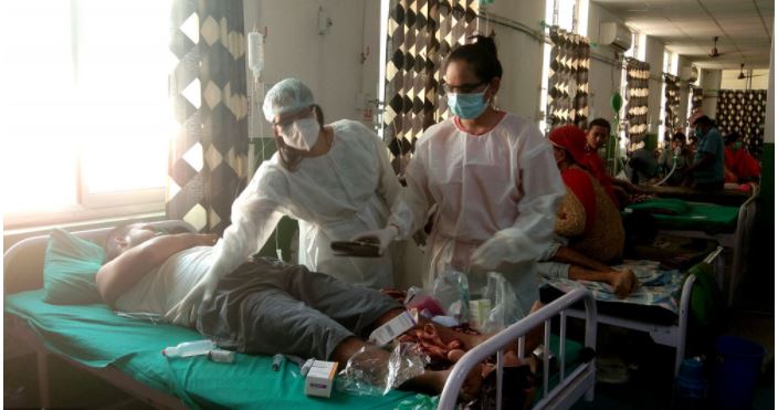 संक्रमित स्वास्थ्यकर्मी नै सेवामा image