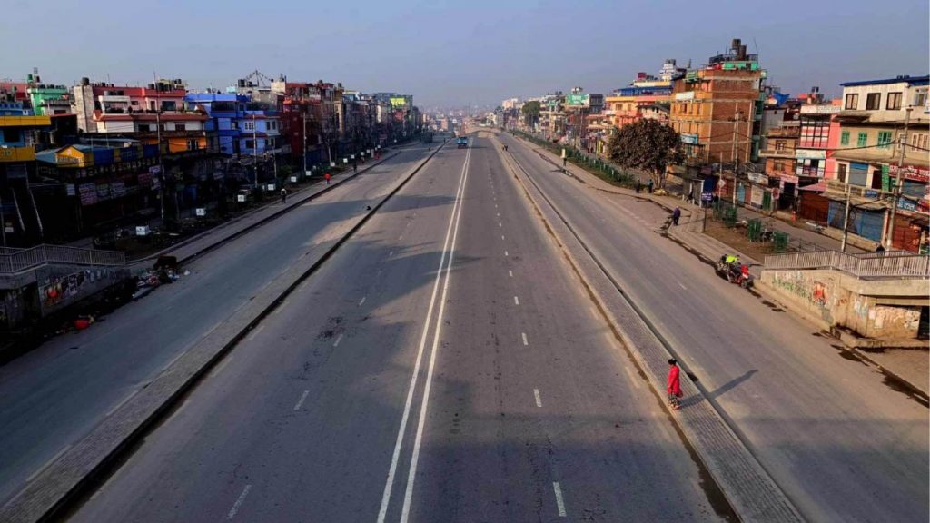 त्यावश्यक उपभोग्य वस्तु ढुवानीका साधनमा चालक र कर्मचारी मात्र