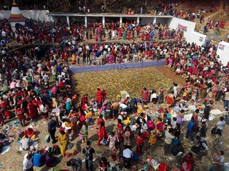 अन्धाअन्धीमा भक्तजनको घुँइचो