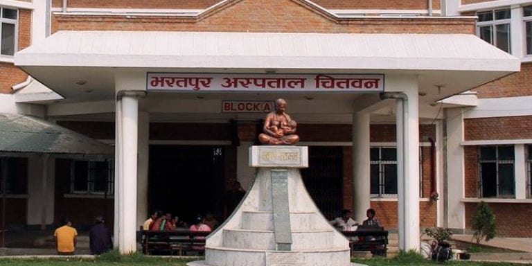 भरतपुर अस्पताललाई ३० थान अक्सिजन सिलिण्डर