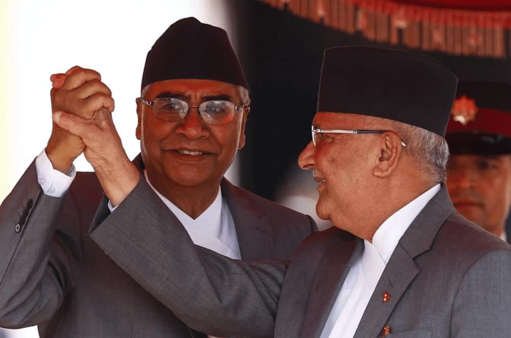 प्रधानमन्त्री ओली देउवा निवास पुगे