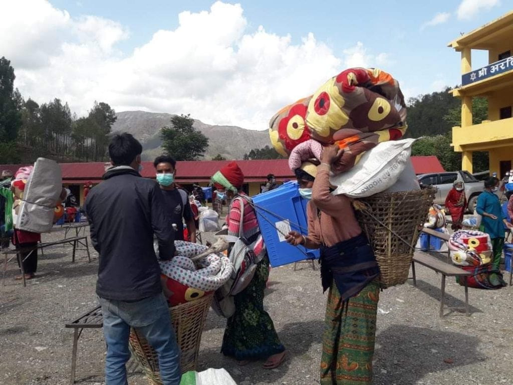 रोल्पाका अग्निपीडितलाई राहत सामग्री हस्तान्तरण image