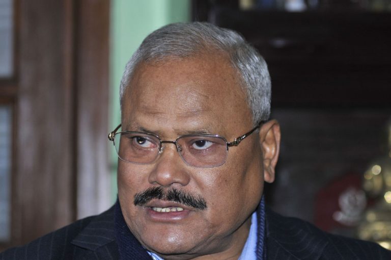“शीर्ष नेताहरुको गल्तीका कारण लोकतन्त्र कमजोर हुँदै