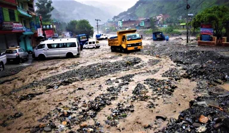 एक महिलाको मृत्यु, दर्जनौँ घर परिवार विस्थापित