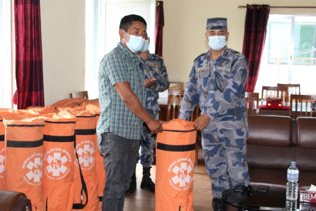 मृतक वा घाइतेको उद्धारका लागि सशस्त्र प्रहरीलाई स्ट्रेचर सहयोग