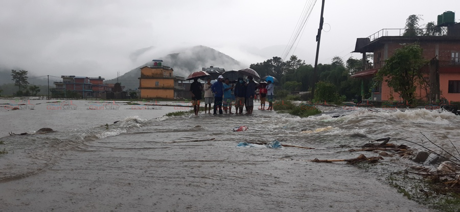 बाढी प्रभावित क्षेत्रको निरीक्षण