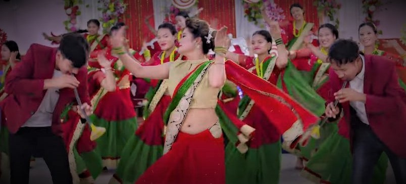 सुनिता मल्ल ठकुरीको ‘खुट्टामा निल बस्यो’ भाइरल भएपछि… image