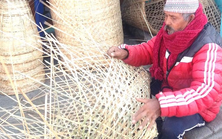 चोयाको सामग्री बनाउनेलाई सहयोग