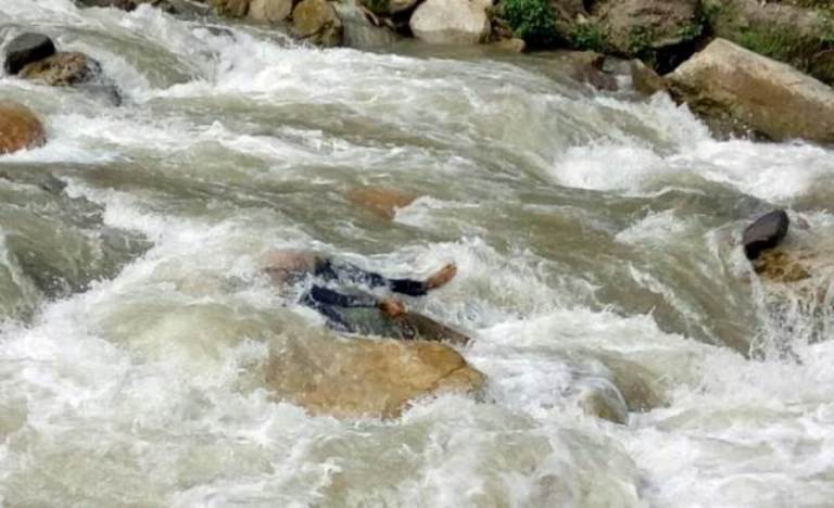 निस्ति खोलाले बगाएर एक जना बेपत्ता
