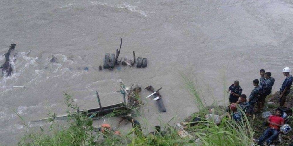 जिप कर्णाली नदीमा खस्दा दुई जना वेपत्ता