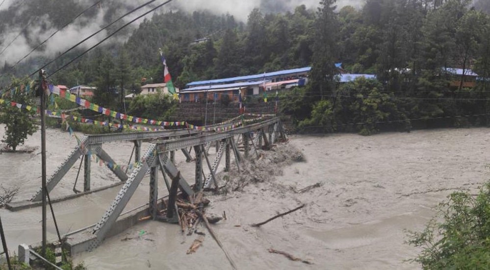 काटियो मस्र्याङ्दीले भासिएको पुलको लठ्ठा