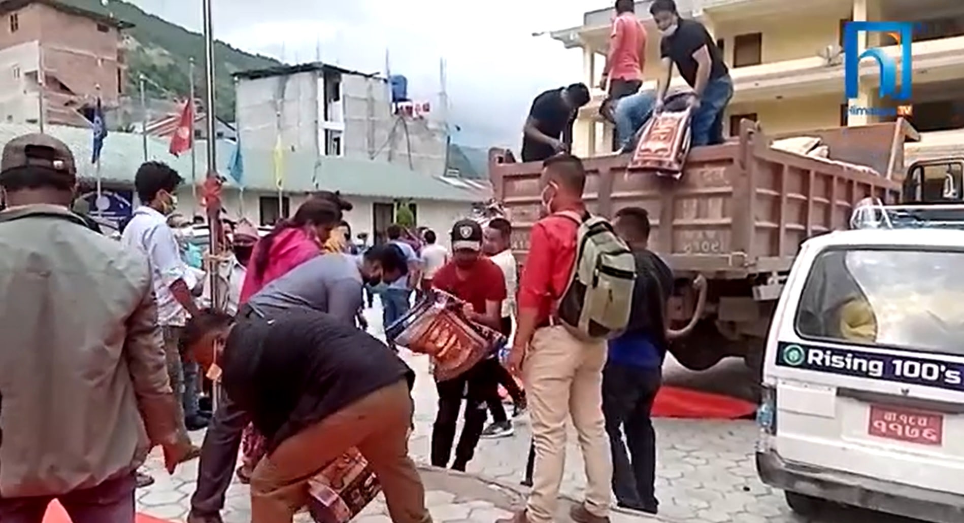 बाढी प्रभावितलाई यूएई, कुवेत र दक्षिण कोरियामा बस्ने नेपालीको सहयोग image