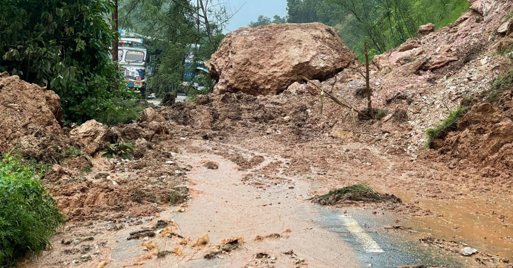 तनहुँमा पहिरोमा परी दुईको मृत्यु, तीन घाइते