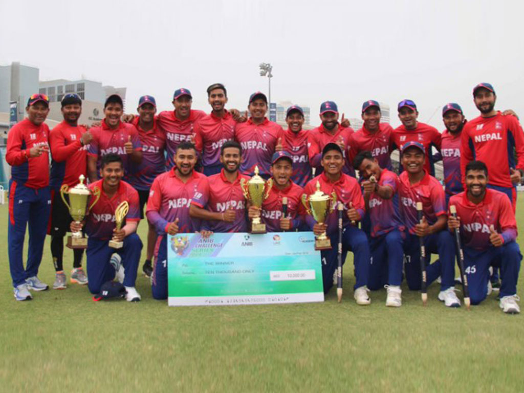 राष्ट्रिय क्रिकेट टोलीलाई नगद सम्मान