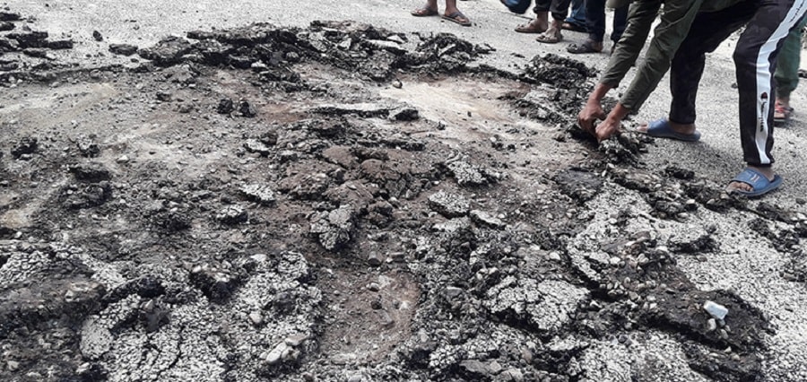 एक बर्खामै उप्किन्छन् कालोपत्र सडक