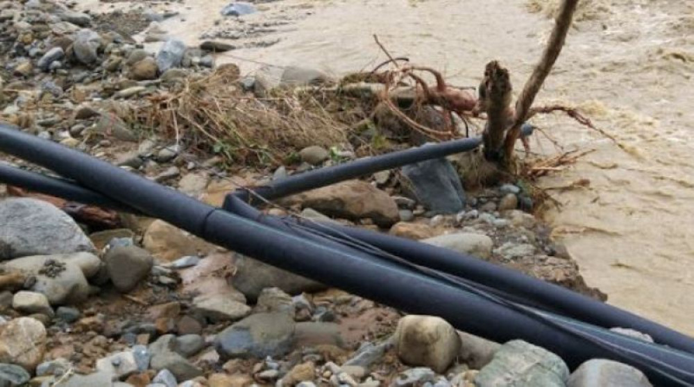 बाढीले पाइप बगाउँदा पानीको हाहाकार