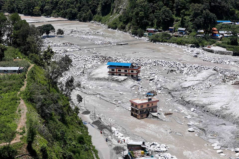 मेलम्ची बजार आसपासमा फोहर थुप्रियो