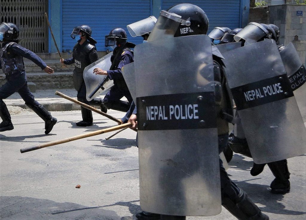 एक सय रुपैयाँले तीनजना प्रहरी हिरासतमा