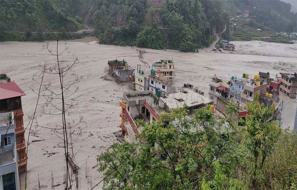 वैकल्पिक सडकमार्फत तंग्रीदै मेलम्ची र हेलम्बु