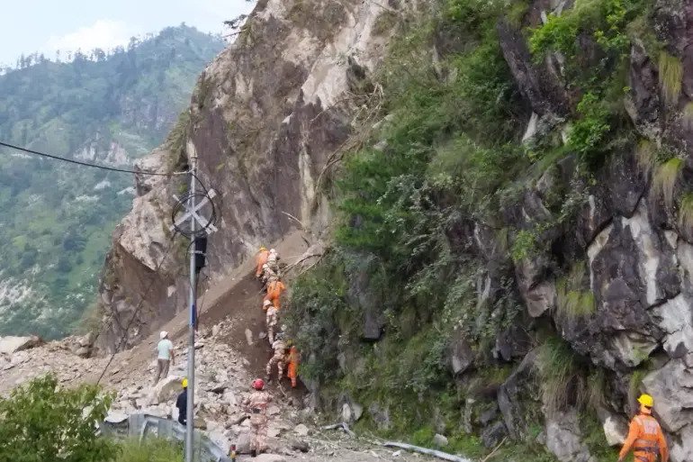 पहिरोमा परी भारतमा कम्तीमा १० जनाको मृत्यु, ६० जना पुरिएको आशङ्का