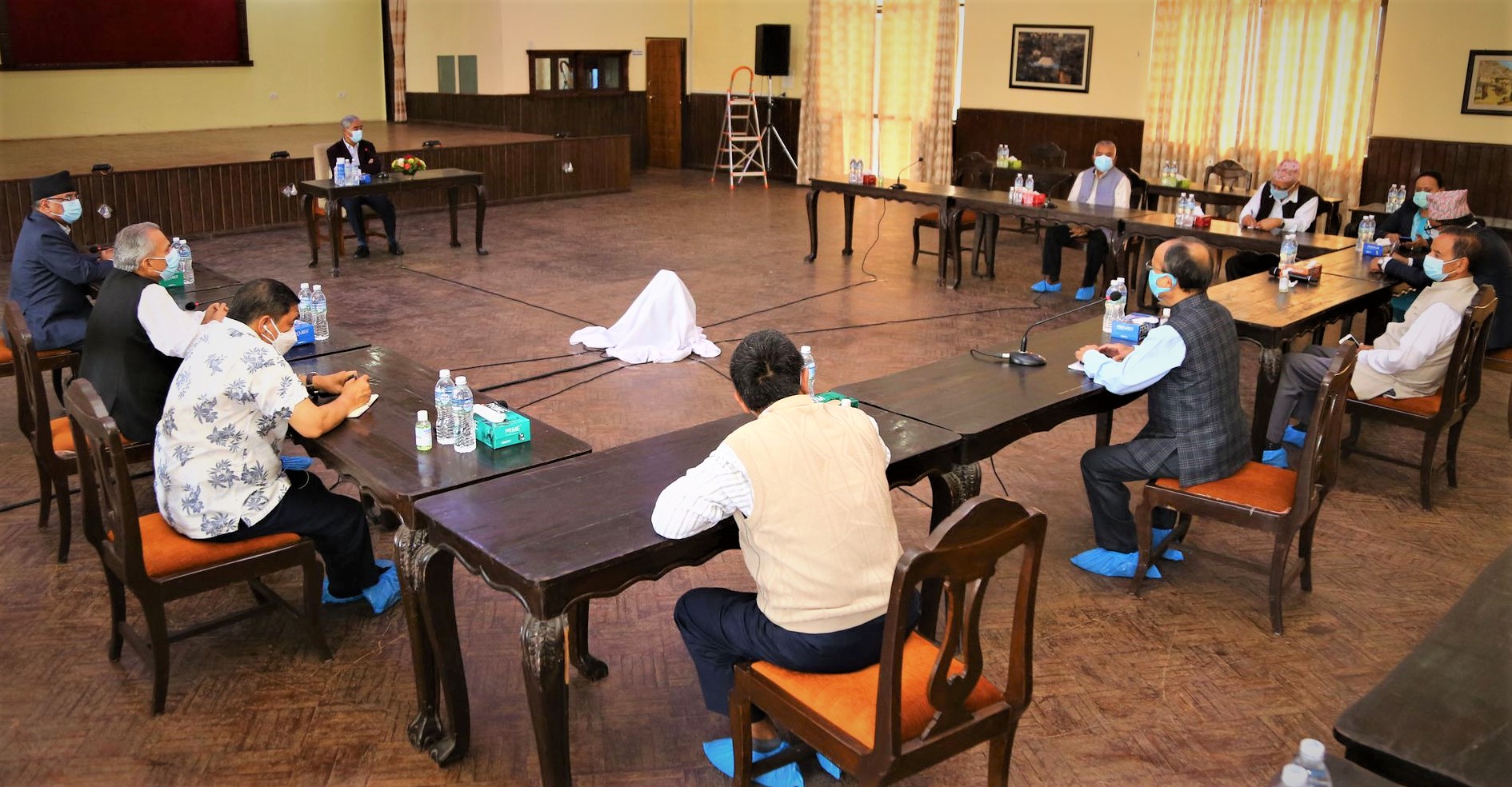 प्रधानमन्त्री निवास बालुवाटारमा सत्ता गठबन्धनको बैठक, मन्त्रिपरिषद् विस्तारका लागि सहमति जुटाउने image