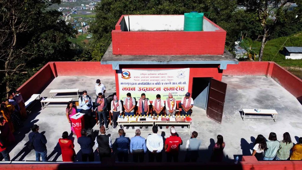 दोलागिरि माविको चारकोठे भवन हस्तान्तरण