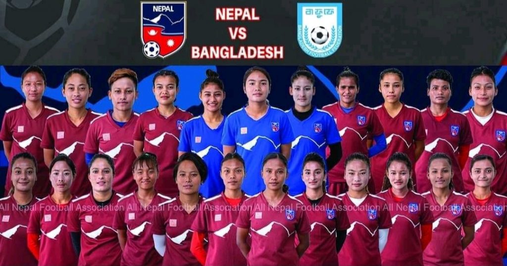 नेपाल र बङ्गलादेशको महिला टोली मैत्रीपूर्ण फुटबलमा भिड्दै