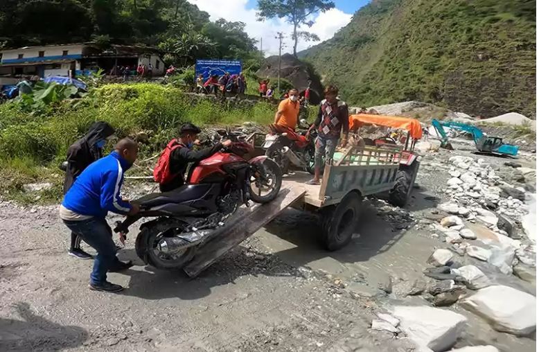 पुल नबन्दा शुल्क तिरेर मोटरसाइकल तानुपर्ने बाध्यता