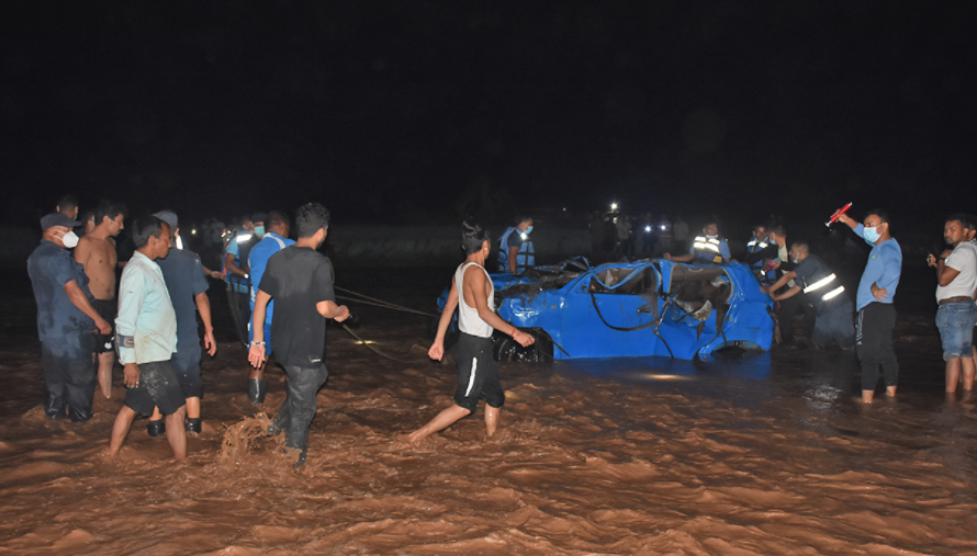 सिस्नेखोलाले कार बगाउँदा चार महिलाको मृत्यु