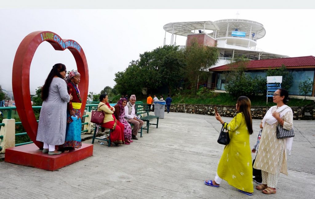 चन्द्रागिरिः घाम र कुहिरासँग लुकामारी……