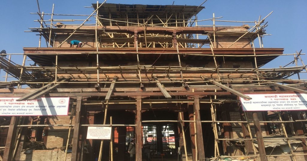 काष्ठमण्डप पुनर्निर्माणमा ११ करोड ५० लाख सकियो, छानो छाउने काम सुरु