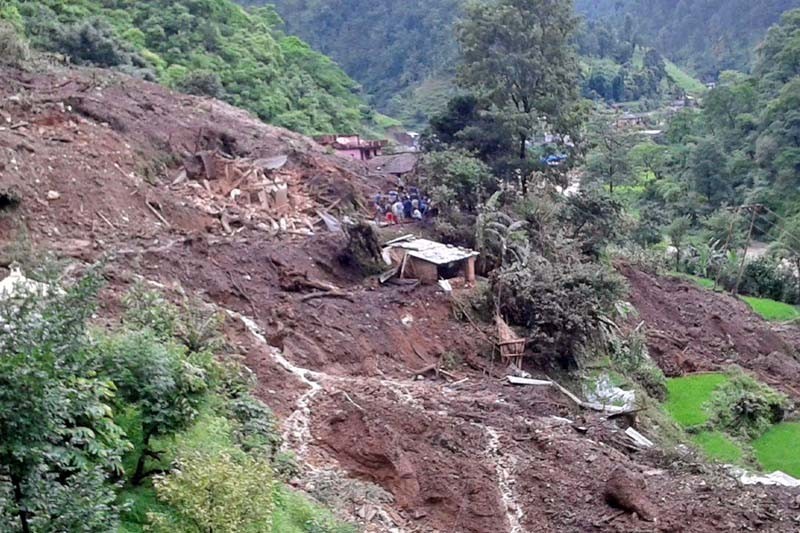 पहिरामा पुरिएर एकको मृत्यु, तीन घाइते image