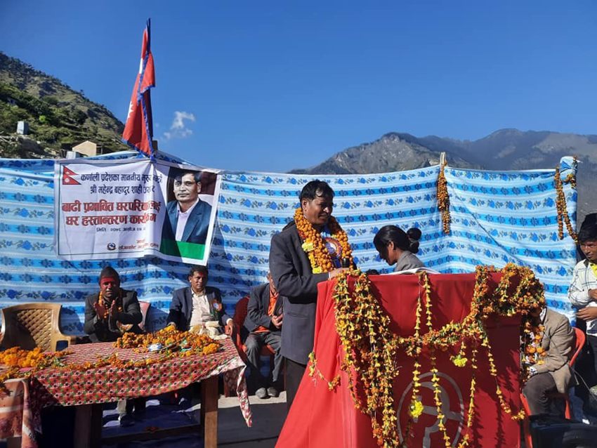 मुख्यमन्त्री शाहीद्वारा आवास हस्तान्तरण