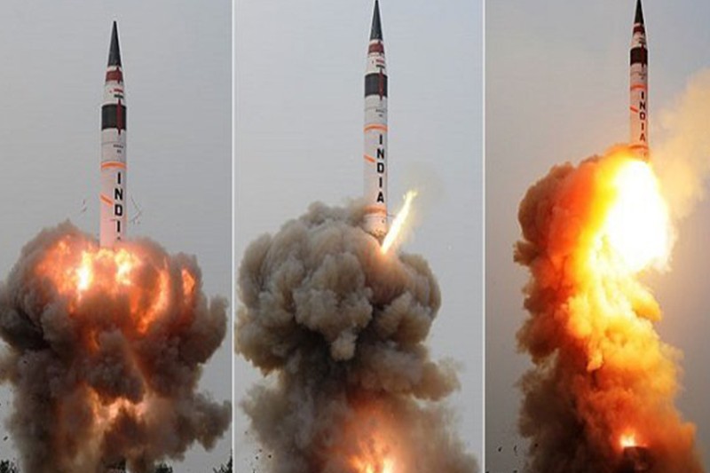 भारतद्वारा अग्नि(५ ) क्षेप्यास्त्र सफलतापूर्वक प्रक्षेपण image