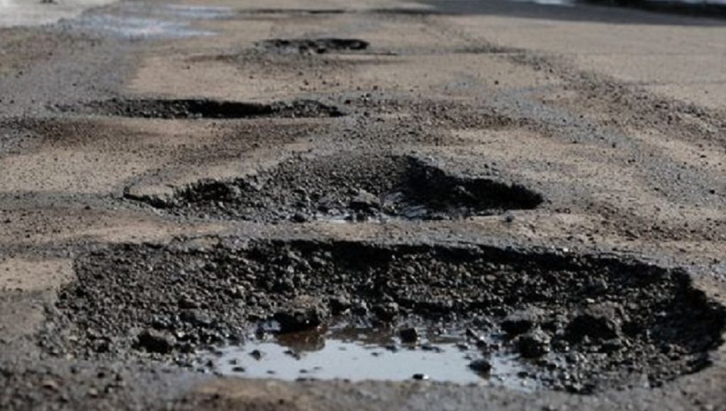 चौविस घण्टाभित्र सडकका खाल्डाखुल्डी पुर्न निर्देशन