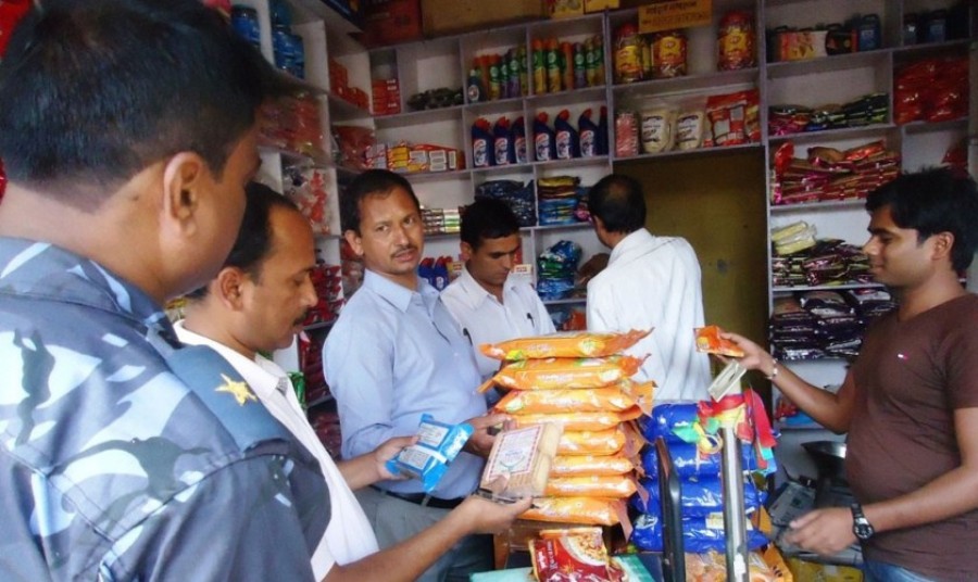 म्याद गुुज्रेका सामान बेच्ने छ व्यापारीमाथि कारबाही