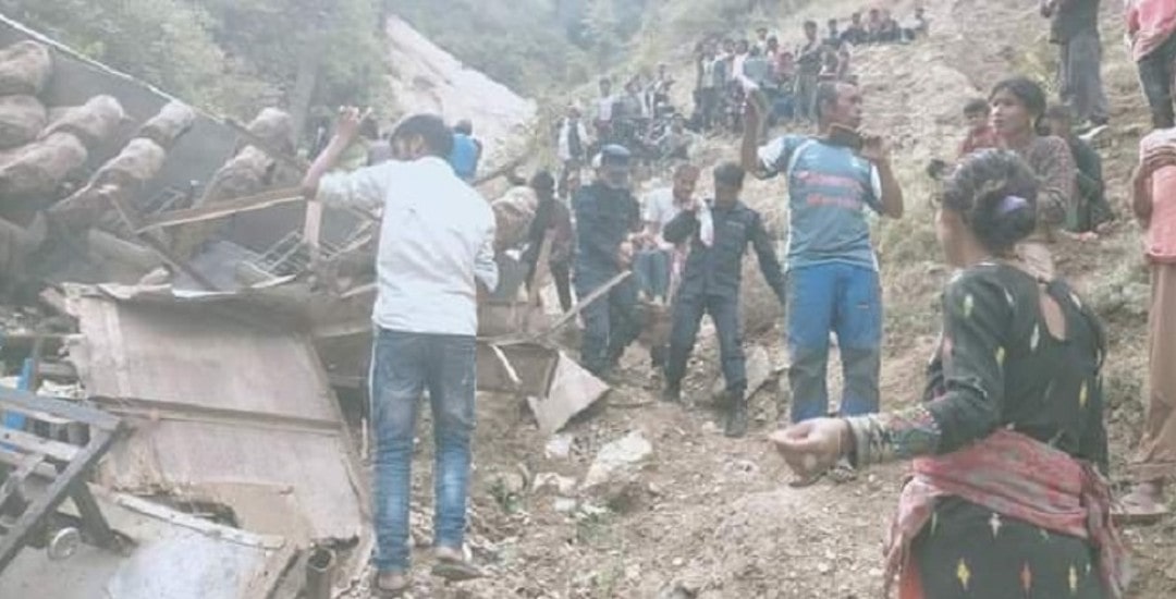कर्णाली प्रदेश सरकारले मुगु बस दुर्घटनाका मृतकका परिवारलाई एक लाख राहत दिने image
