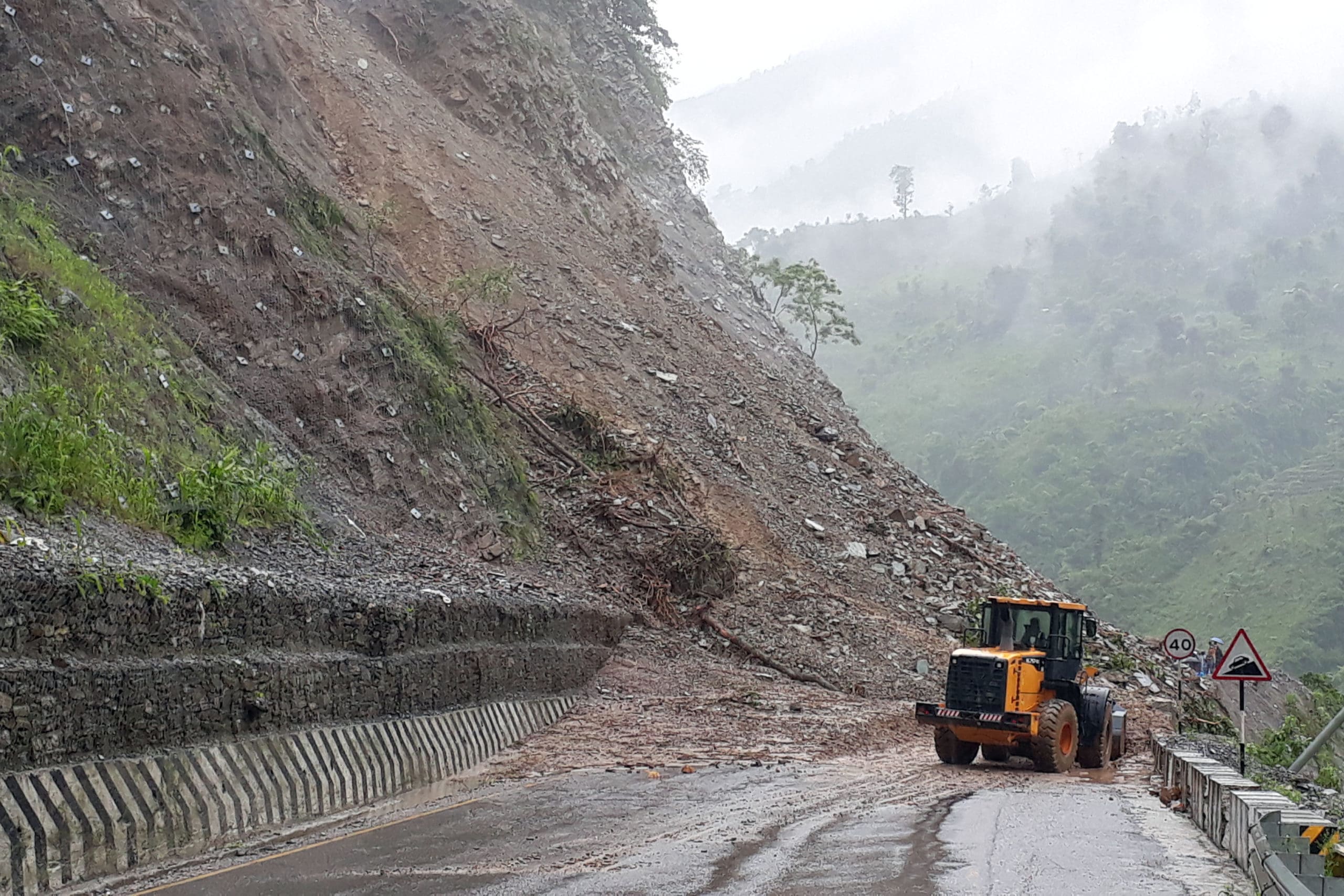 सडक आंशिकरूपमा मात्रै सञ्चालन image
