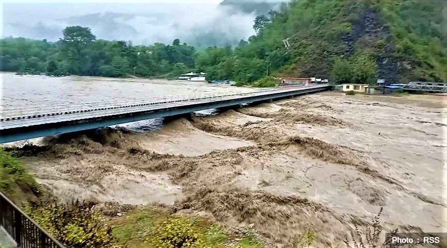 नदीमा बहाव बढेपछि सबै नागरिकलाई सुरक्षित स्थानमा रहन  प्रशासनकाे आग्रह,सुरक्षाकर्मी ‘हाइअलर्ट’मा image