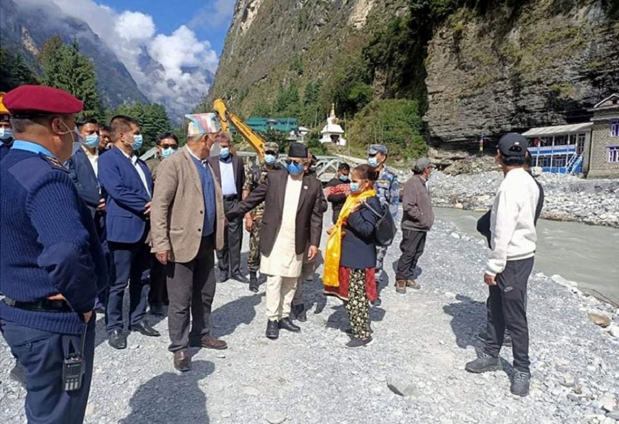 गृहमन्त्री खाँणद्वारा बाढीपहिरा प्रभावित मनाङको अनुगमन