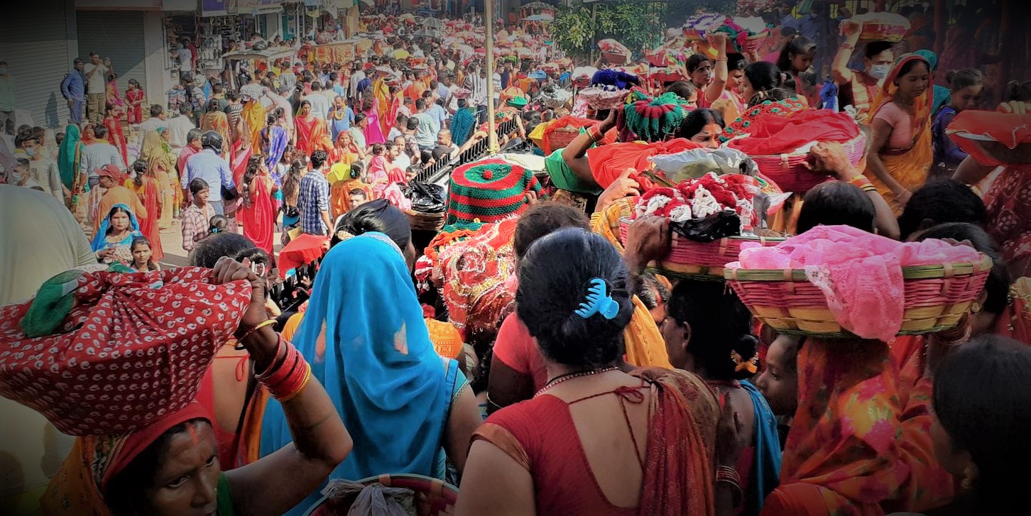 शक्तिपिठहरुमा खोँइछ भर्नेको भिड image